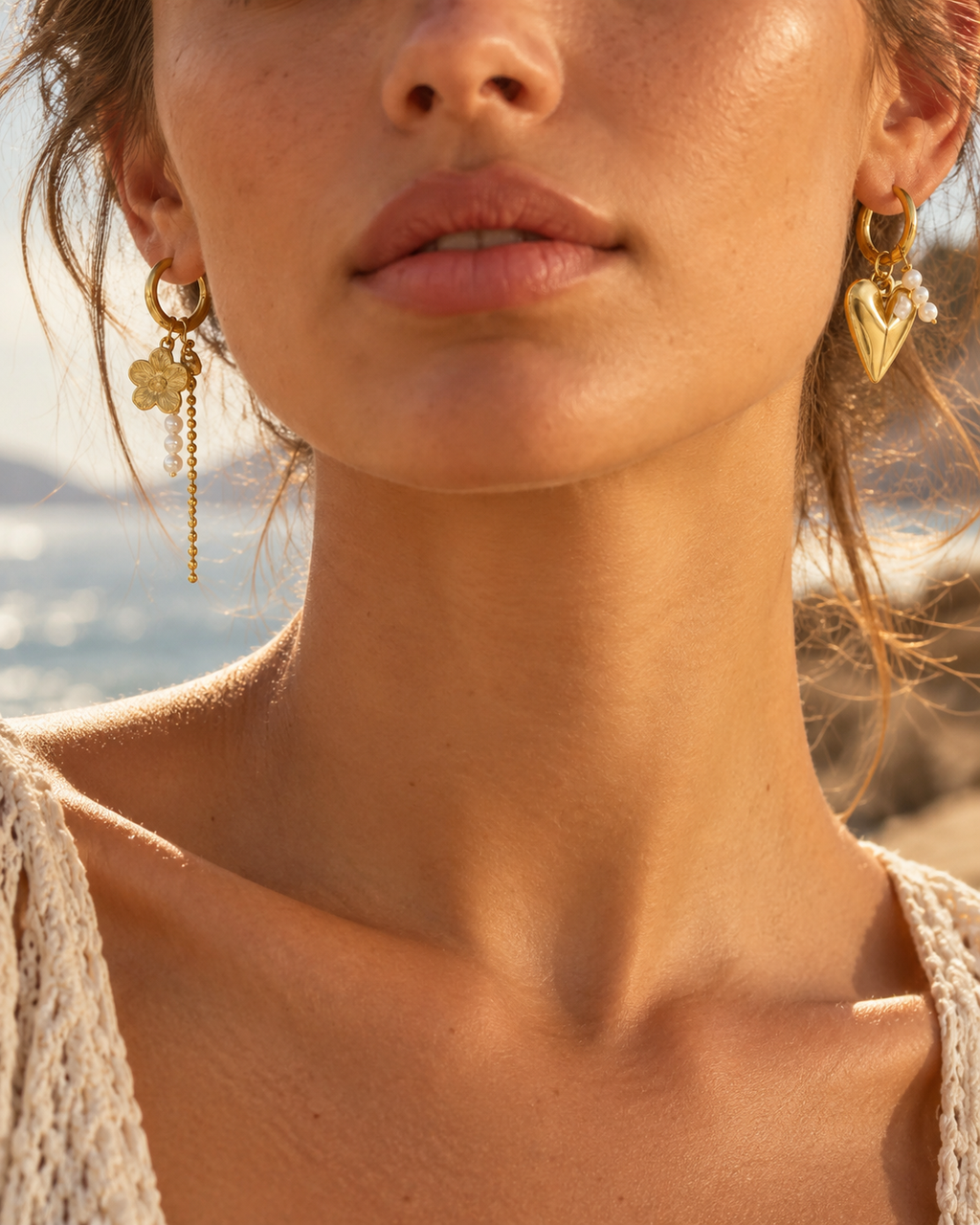 Boucles d’oreilles asymétriques cœur & fleur dorées acier inoxydable | Lilou Bohème