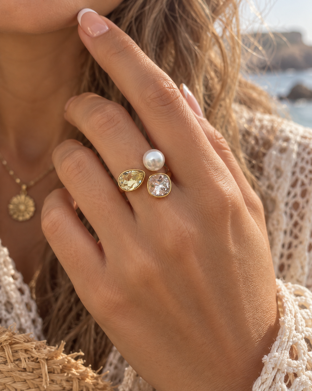 Bague réglable dorée femme – Perle blanche & zircons | Lilou Bohème