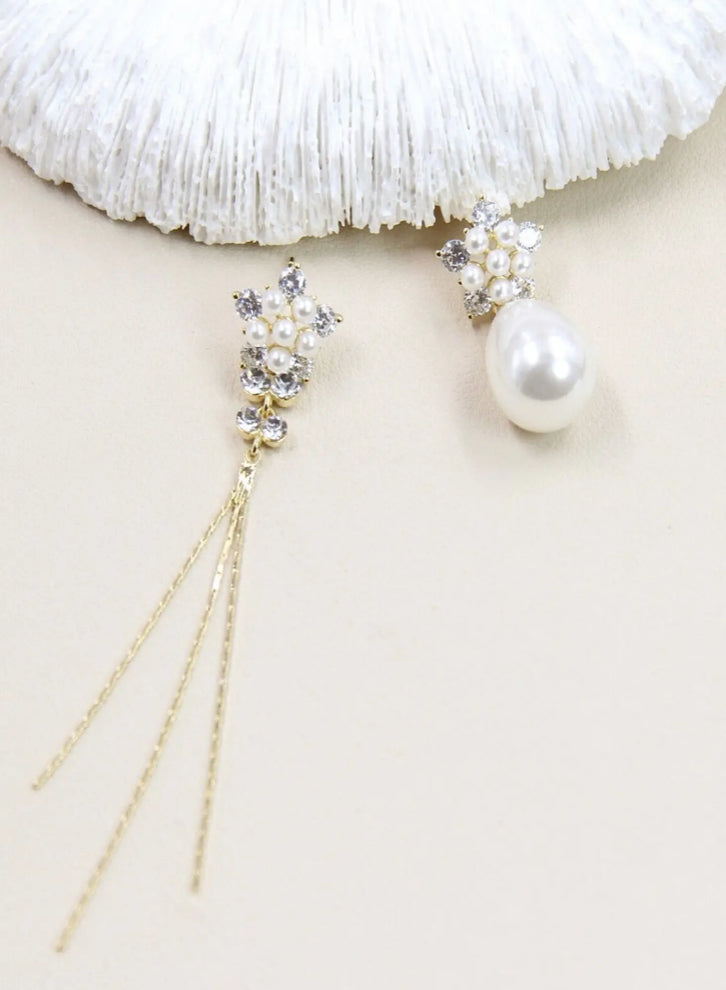 Boucles asymétriques fleur perlée argent 925 | Lilou Bohème
